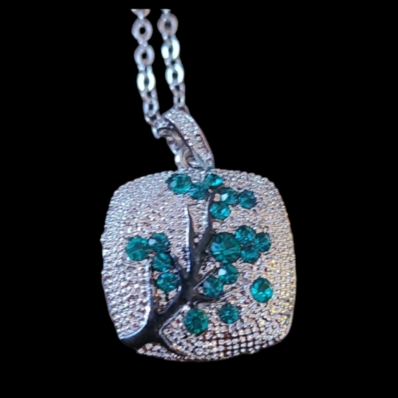 Nature Lover Necklace - Picture 2 of 3